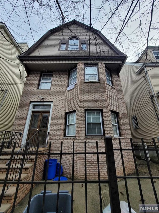 100 S 7th St, Newark, NJ 07107