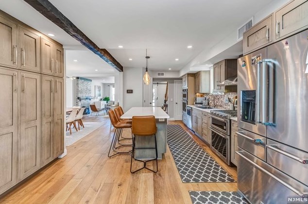 328 Travers Pl, Lyndhurst NJ  07071-2110 exterior