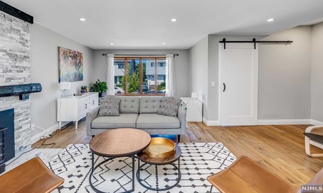 328 Travers Pl, Lyndhurst NJ  07071-2110 exterior