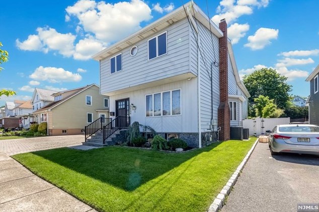 328 Travers Pl, Lyndhurst, NJ 07071