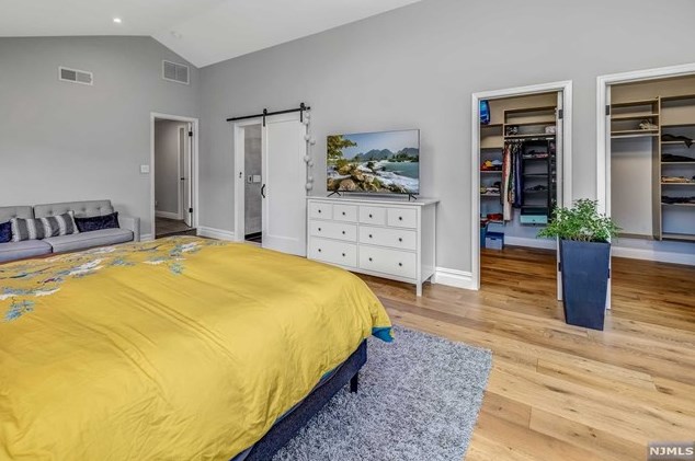 328 Travers Pl, Lyndhurst NJ  07071-2110 exterior