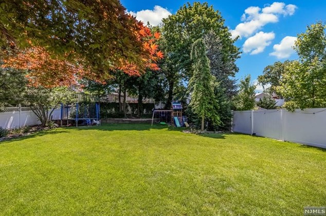 328 Travers Pl, Lyndhurst NJ  07071-2110 exterior