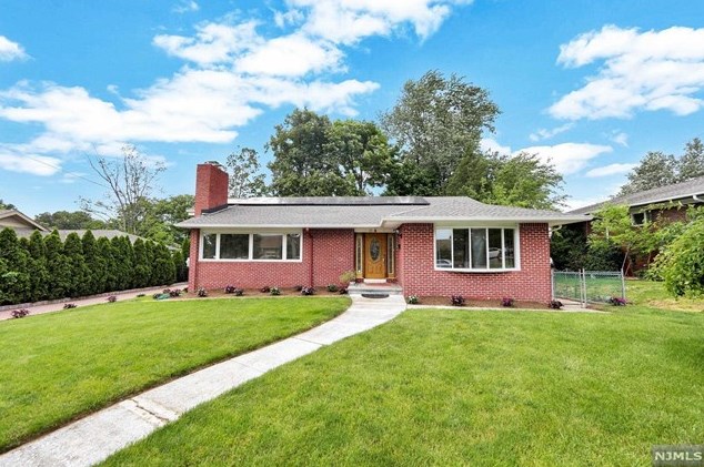 77 Fairfield Rd, Clifton, NJ 07013