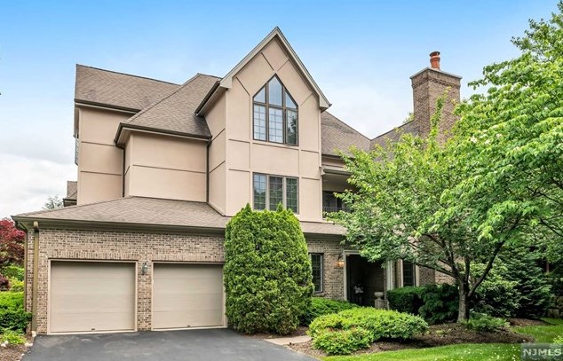 248 Bearwoods Rd, Park Ridge, NJ 07656