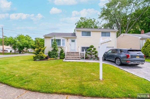 26 Cedar Dr, Rochelle Park, NJ 07662