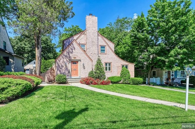 100 Oxford Pl, Ridgewood, NJ 07452