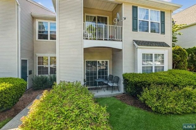 414 Cambridge Dr, Kinnelon, NJ 07405