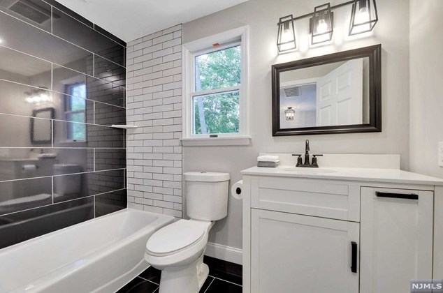 23 Schumacher Ave, Hillsdale NJ  07642-2407 exterior
