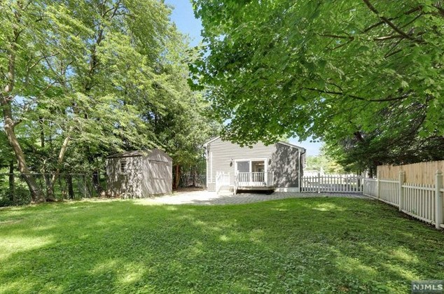 23 Schumacher Ave, Hillsdale NJ  07642-2407 exterior
