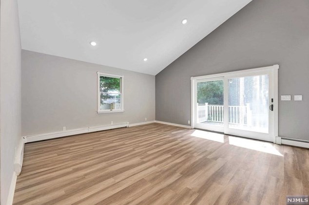 23 Schumacher Ave, Hillsdale NJ  07642-2407 exterior