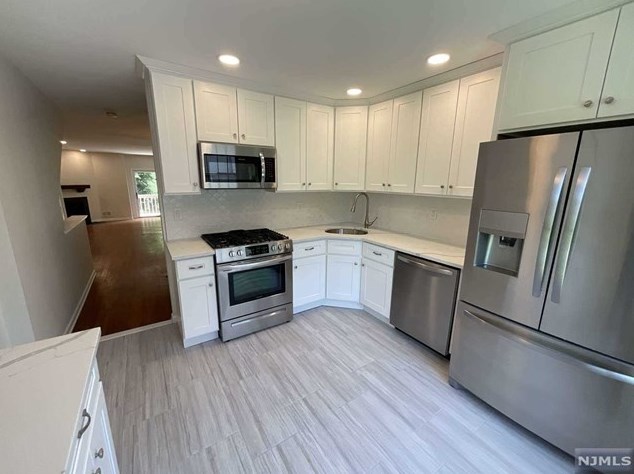 26 Jordan Dr, River Edge, NJ 07661