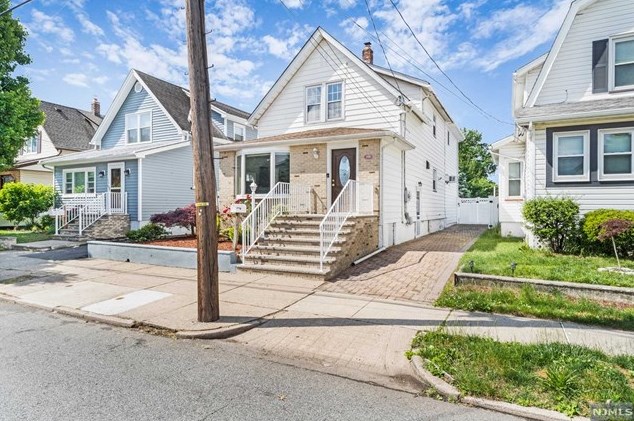 166 Valley Brook Ave, Lyndhurst, NJ 07071