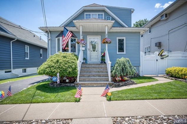 488 Victor St, Saddle Brook, NJ 07663-6121