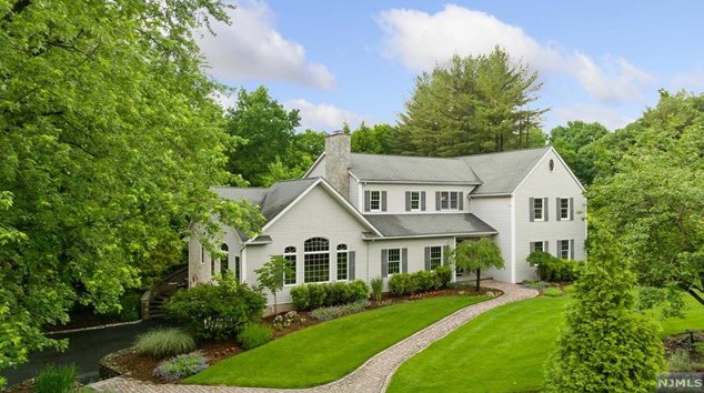 11 Cider Hill, Upper Saddle River, NJ 07458