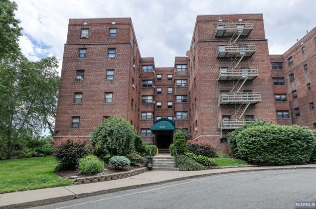2329 Hudson Terrace #d9-c, West Fort Lee, NJ 07024