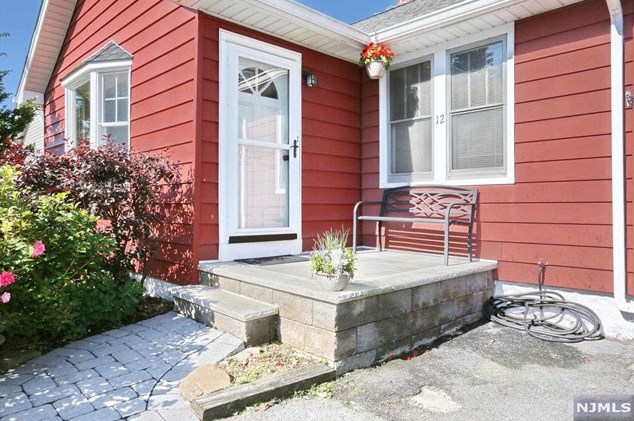 12 Patton Pl, Dumont, NJ 07628