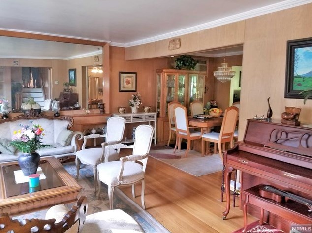 23 Garvey Pl, Ridgewood, NJ 07452