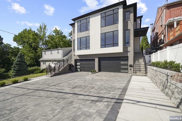 221 E Edsall Blvd, Palisades Park, NJ 07650