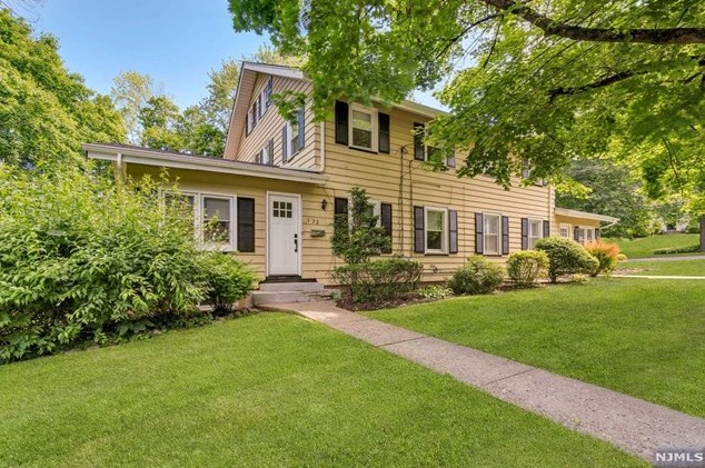 130-132 Hollywood Ave, Ho Ho Kus, NJ 07423