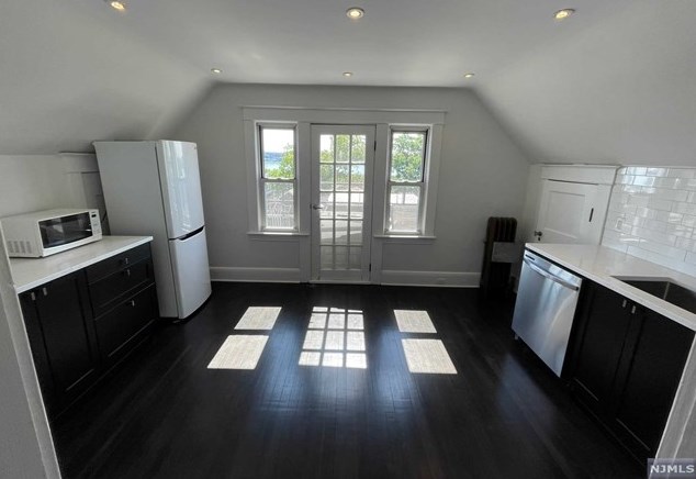 621 Undercliff Ave #3, Edgewater, NJ 07020