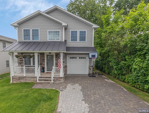 147 Washington Pl, Hasbrouck Heights, NJ 07604