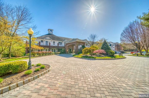 100 Ridgewood Rd #102, Westwood, NJ 07676
