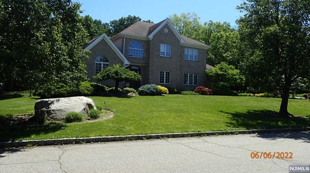 11 Haring Ln, Mahwah, NJ 07430