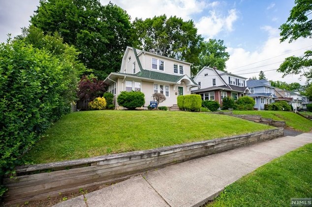 1134 Alicia Ave, Teaneck, NJ 07666