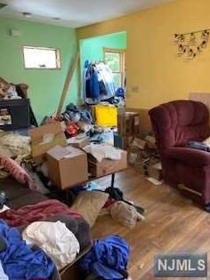 206 Vivyen St, Bergenfield, NJ 07621-1013