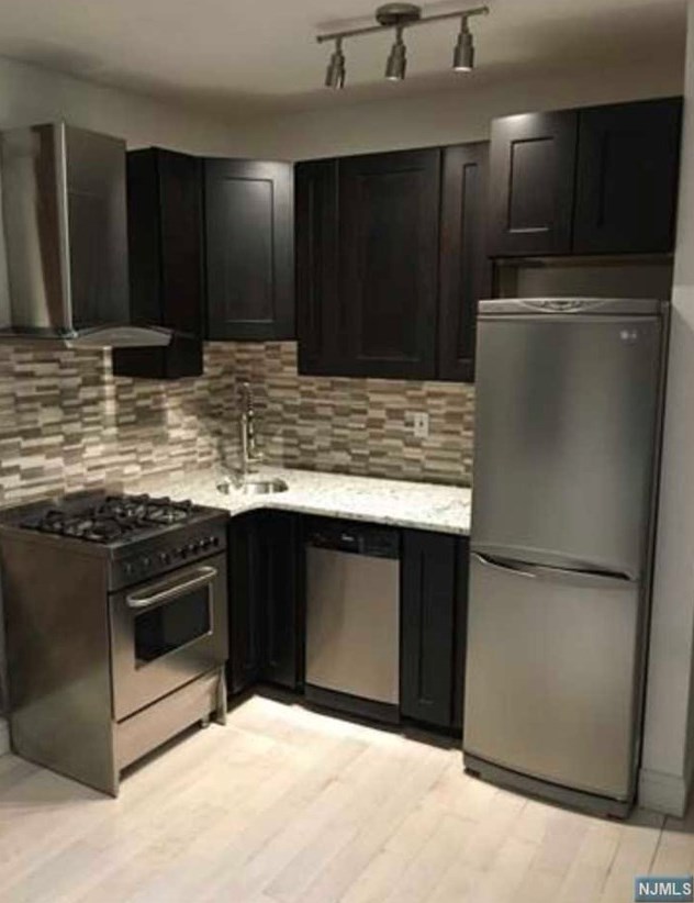 275 Pine St #1, Jersey City, NJ 07304
