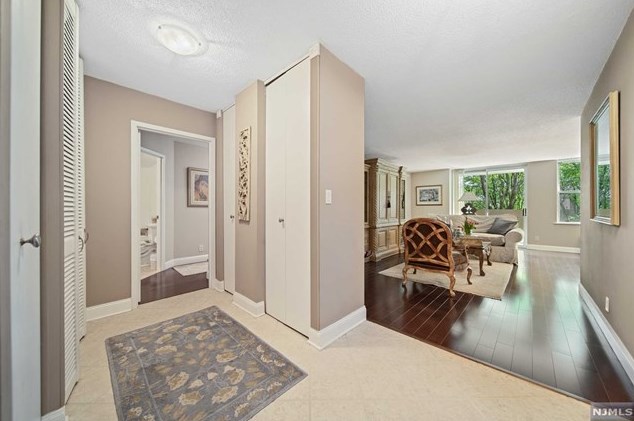 200 Grand Cove Way #4c, Edgewater, NJ 07020