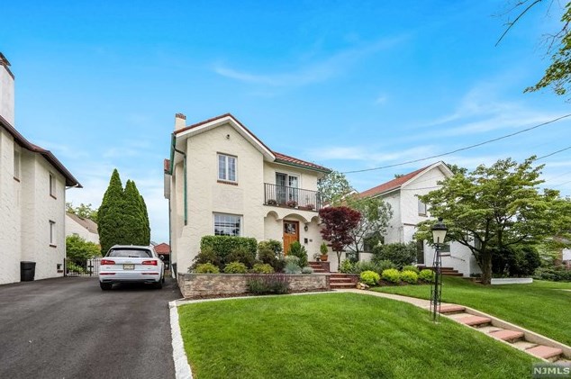 646 Bogert Rd, River Edge, NJ 07661