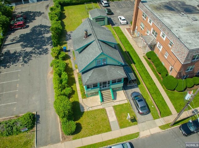 17 Oak St, Hackensack, NJ 07601