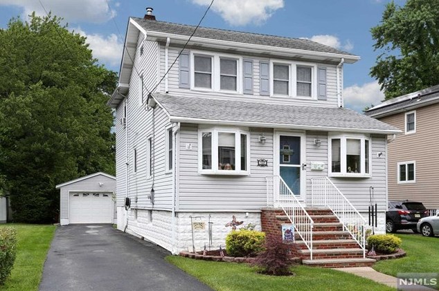 137 Johnson Ave, Bergenfield, NJ 07621-1818