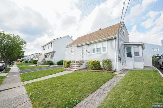 339 Harding Ave, Lyndhurst, NJ 07071