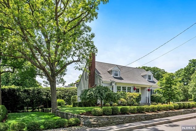 83 Ravine Ave, Wyckoff, NJ 07481