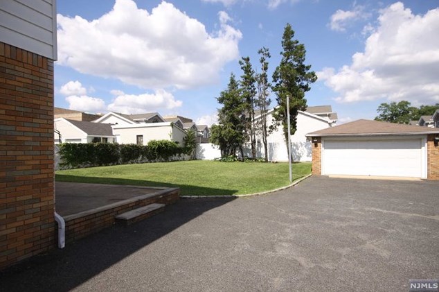 629 New Jersey Ave, Lyndhurst, NJ 07071