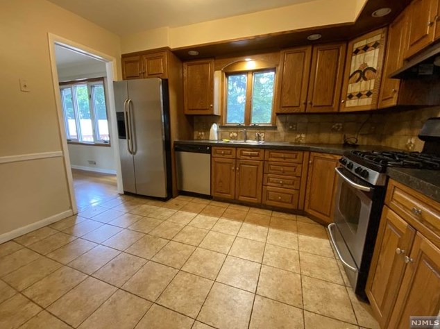 145 Vivian Ave, Emerson NJ  07630-1042 exterior