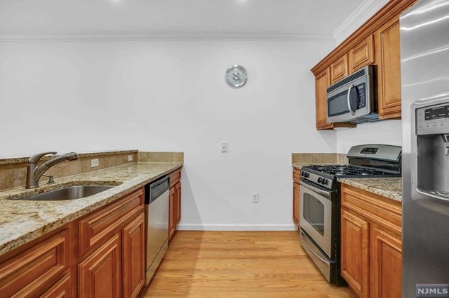 528 52nd St Apt 206, West New York, NJ 07093