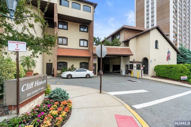 300 Gorge Rd #31, Cliffside Park, NJ 07010