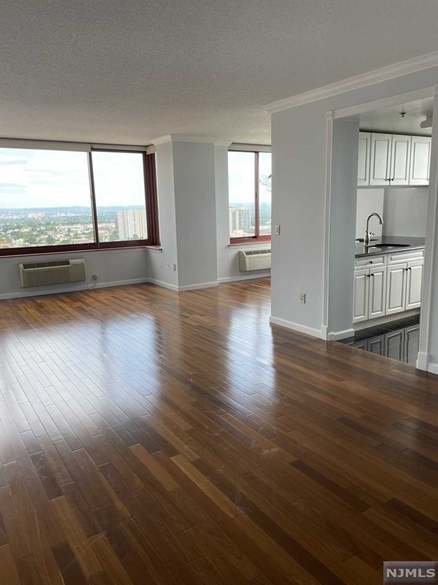 100 Old Palisade Rd #4002, West Fort Lee, NJ 07024