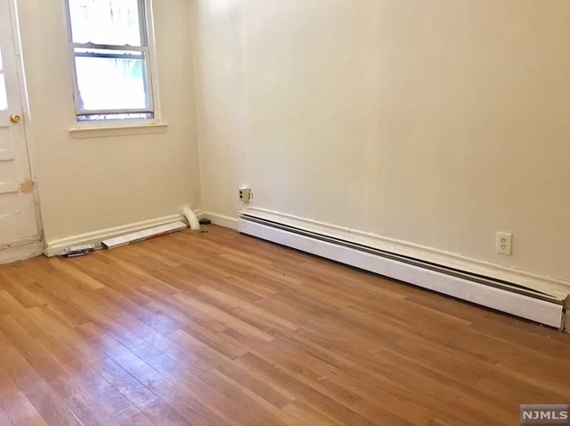 32 President St #1, East Newark, NJ 07029