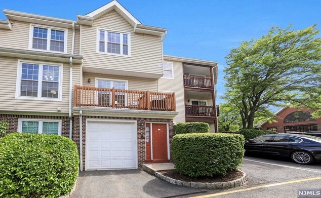 558 Ridge Ln, West Fort Lee, NJ 07024