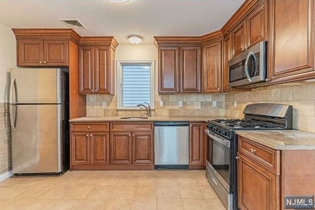 453 Park Ave #1, Fairview, NJ 07022