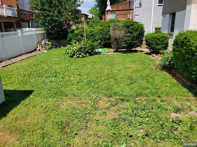 437 2nd St, Palisades Park, NJ 07650