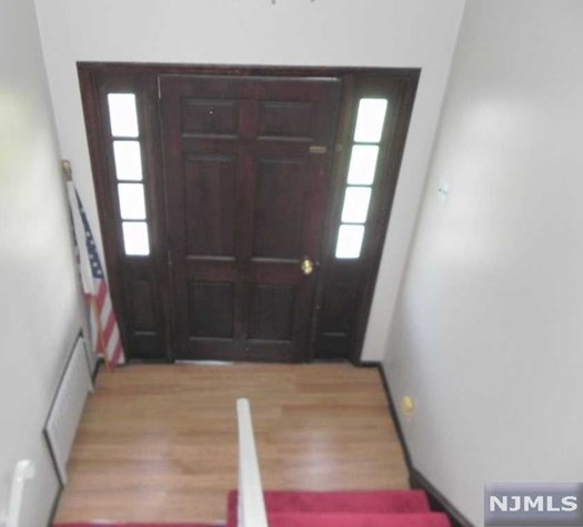 15 Jefferson St, Little Ferry, NJ 07643-2030
