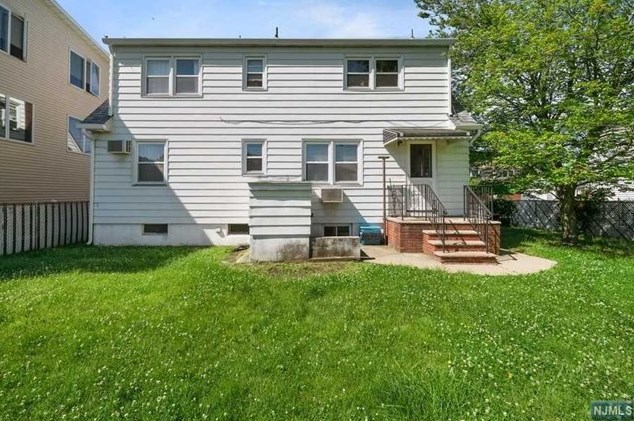 221 Sanford Ave, Lyndhurst, NJ 07071-3009