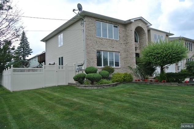 172 Ray St #1, Elmwood Park, NJ 07407