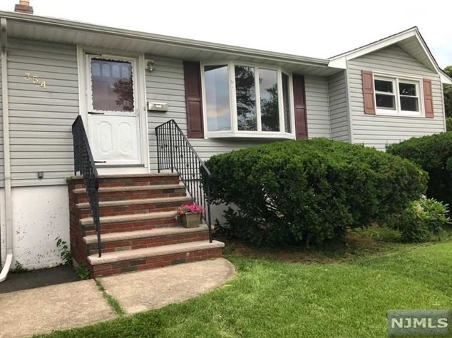 354 Woodcrest Pl, Saddle Brook, NJ 07663