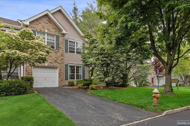 347 Vista View Dr, Mahwah, NJ 07430